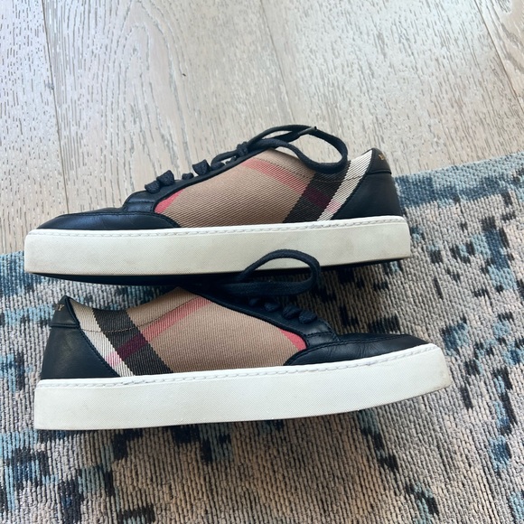 Burberry sneakers size 5 - Picture 3 of 7